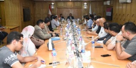 محافظ قنا يتابع الموقف التنفيذي لمشروعات الخطة الاستثمارية - هرم مصر