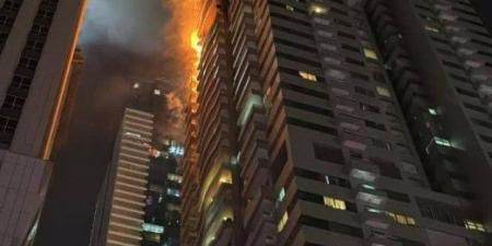 تواصل عمليات التبريد بعد إخماد حريق «برج مارينا» في دبي - هرم مصر