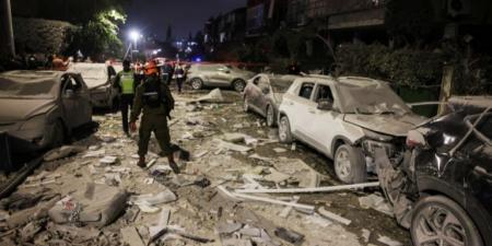 بالصور.. قصف إيران يدمر بات يام وفرق الإنقاذ تبحث عن ناجين - هرم مصر