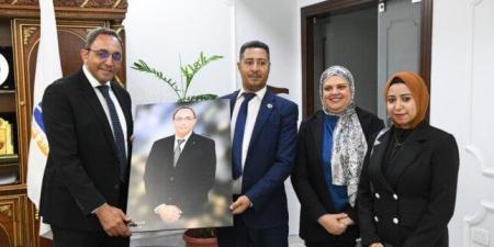 محافظ قنا يستقبل وفد المجلس الوطني للشباب ويشيد بجهودهم في التوعية المجتمعية - هرم مصر