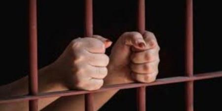 خناقة حريمي انتهت بجريمة.. استمرار حبس المتهمة بإنهاء حياة جارتها في أوسيم - هرم مصر