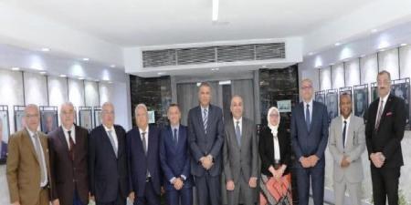 محافظ أسوان يشهد توقيع بروتوكول تعاون مع البنك الزراعي لاستكمال مشروع إحلال سيارات الكبود - هرم مصر