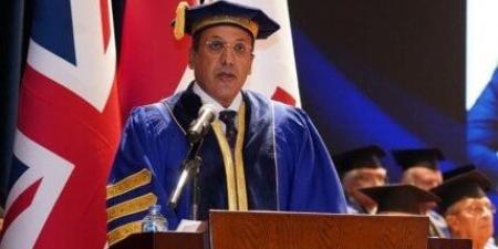 الحكومة البريطانية تعلن حصول رئيس الجامعة البريطانية في مصر على وسام شرف ملكي - هرم مصر