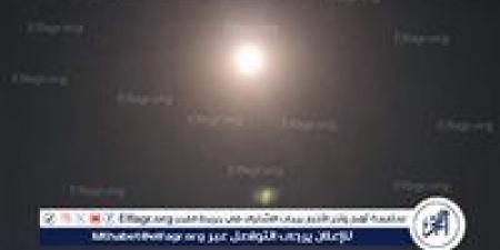 خبير يوضح سر ظهور خطوط بيضاء وسحب مضيئة في سماء مصر - هرم مصر