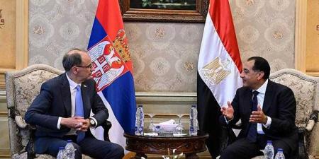 رئيس الوزراء يستقبل رئيس وزراء صربيا بمطار القاهرة الدولي - هرم مصر