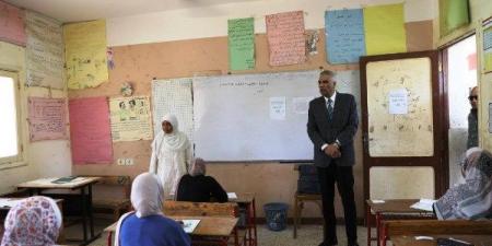 8938 طالبا وطالبة يؤدون امتحان اللغة الأجنبية الثانية بثانوية أسوان - هرم مصر
