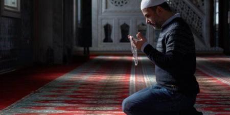 كيف أدعو الله بعد قيام الليل؟.. 8 كنوز تحقق الدعاء المستجاب لا تفوتها - هرم مصر
