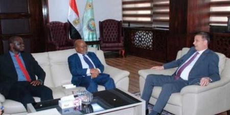وزير الزراعة يبحث مع خبيرين دوليين تعزيز استراتيجيات التنمية الزراعية والأمن الغذائي في مصر - هرم مصر