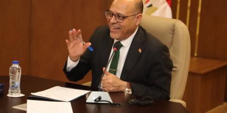 وزير العمل يوجّه بتعزيز تواصل المُلحقين مع العمال بالخارج - هرم مصر