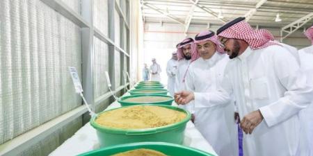 نائب وزير الصناعة والثروة المعدنية يلتقي المستثمرين في غرفة بريدة ويزور عدة منشآت صناعية - هرم مصر