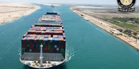عودة تدريجية للسفن العملاقة.. سفينة الحاويات «CMA CGM OSIRIS» تعبر قناة السويس - هرم مصر