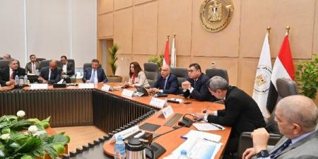 الحكومة تبحث المنظومة المائية بنطاق ترعة السويس وتوفير مياه الشرب.. 4 وزراء يبحثون التعديات وتوفير الحلول - هرم مصر