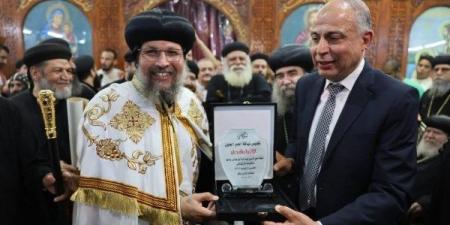 محافظ المنيا يشهد مراسم تجليس نيافة الأنبا بُقطر أسقفًا لإيبارشية ديرمواس ودلجا للأقباط الأرثوذكس - هرم مصر