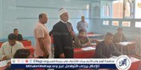 وكيل قطاع المعاهد الأزهرية يتفقد لجان امتحانات الشهادة الثانوية بقنا ويشيد بالتنظيم - هرم مصر