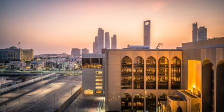 الإمارات.. أصول البنوك ترتفع إلى 4.7 تريليون درهم بنهاية مارس - هرم مصر