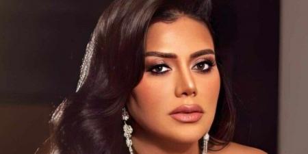 «الكيرلي».. رانيا يوسف تفاجئ الجمهور بقصة شعر جديدة - هرم مصر