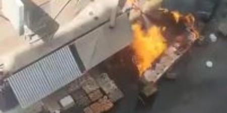 إخماد حريق محل فطاطري بمحيط محطة مترو عزبة النخل في القاهرة - هرم مصر