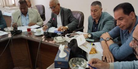 بسبب رحلة جنيف.. القصة الكاملة لاتهام رئيس اتحاد العمال بإهدار المال العام - هرم مصر