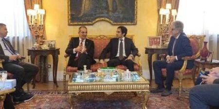 وزير الاتصالات يبحث مع مسئولى كبرى الشركات التكنولوجية العالمية فرص التوسع في استثماراتها فى مصر والتعاون في مجال بناء القدرات الرقمية - هرم مصر