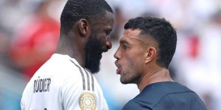 بعد اتهامه بالعنصرية ضد نجم ريال مدريد.. لاعب باتشوكا يرد - هرم مصر