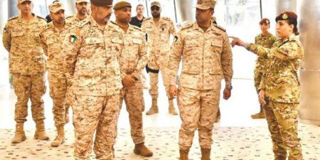 الكويت.. نائب رئيس الأركان يتفقد مركز تسجيل أول دفعة من الطالبات الضباط في الجيش - هرم مصر