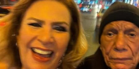 يسرا تكشف حقيقة الصورة المنتشرة مع الزعيم عادل إمام.. خاص - هرم مصر
