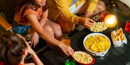 كل برج وله سناك صيفي يناسب حالته المزاجية.. الحمل ناتشوز حار والسرطان الترمس - هرم مصر