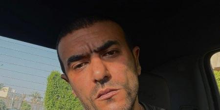 مش عارف ده شبهي ولا الـ AI ولا أنا .. أحمد العوضي في حيرة بسبب صورة - هرم مصر
