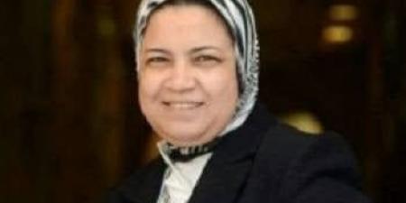 "زهرات".. الحزن - هرم مصر