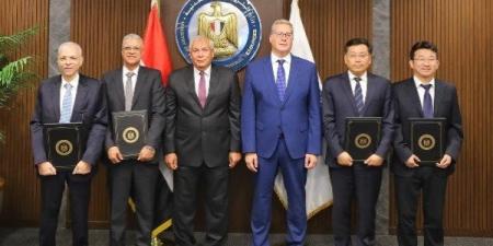 أخبار الوادي الجديد.. البترول توقع عقود تنفيذ مجمع إنتاج حامض الفسفوريك.. واستقرار في أسعار الخضروات - هرم مصر