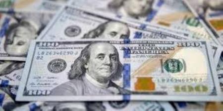 الدولار يتراجع وسط تنامي التفاؤل بشأن اتفاقيات تجارية أمريكية - هرم مصر