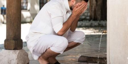 متي يجب الاستنجاء وما شروط الوضوء والصلاة؟.. عضو مركز الأزهر تجيب - هرم مصر