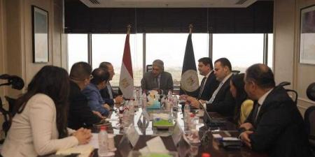 وزير السياحة يبحث مع أحد الشركات الصينية الرائدة في مجال البواخر السياحية سبل تطوير منتج السياحة النيلية في مصر - هرم مصر