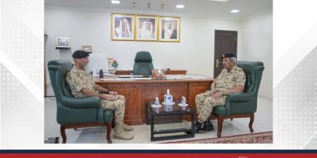 القائد العام لقوة دفاع البحرين يقوم بزيارة تفقدية لإحدى وحدات قوة دفاع البحرين ضمن زياراته الميدانية المستمرة لمختلف الأسلحة والوحدات للاطلاع على جاهزيتها القتالية واستعداداتها العسكرية والإدارية - هرم مصر