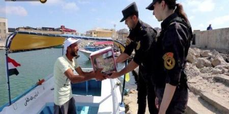 «الداخلية» توزع مساعدات عينية على قاطني المناطق الأولى بالرعاية - هرم مصر