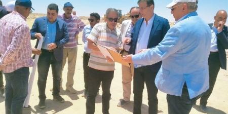 وزير الزراعة يتفقد أعمال حصر وتصنيف الأراضي الصحراوية بمنطقة العميد - هرم مصر