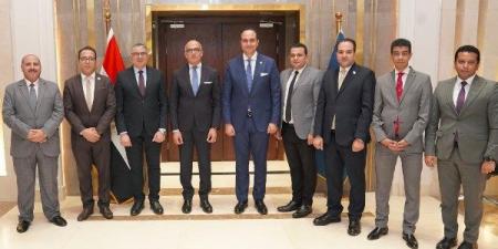 الاستعانة بخبرات جامعة عين شمس في تطوير الخدمات الطبية بهيئة الرعاية الصحية - هرم مصر