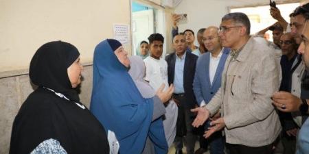محافظ الجيزة يتفقد مستشفى مبارك بمنشاة القناطر لمتابعة انتظام العمل - هرم مصر