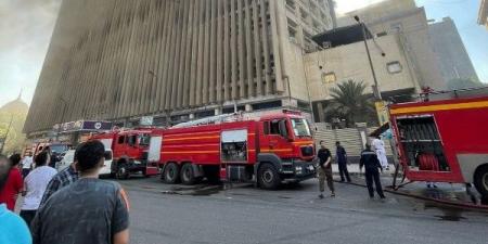 الدفع بسيارات السلالم الهيدروليكية للسيطرة على حريق سنترال رمسيس| صور - هرم مصر