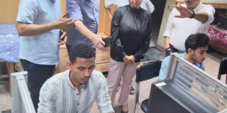 وكيل وزارة الصحة بقنا يتابع سير العمل بغرفة الطوارئ عقب انقطاع شبكات الهواتف - هرم مصر