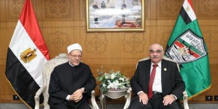 المفتي السابق يزور رئيس هيئة قضايا الدولة للتهنئة بمنصبه - هرم مصر