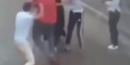 الداخلية بالمرصاد| شاهد.. لحظة تعدي عاملين على فتاة بعد معاكستها بالدقهلية - هرم مصر