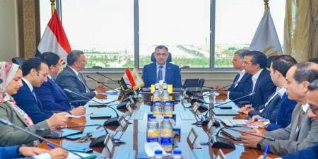 وزير التموين يجتمع مع مجموعة حسن علام القابضة لمتابعة الموقف التنفيذي لمشروع المستودع الاستراتيجي بالأقصر - هرم مصر