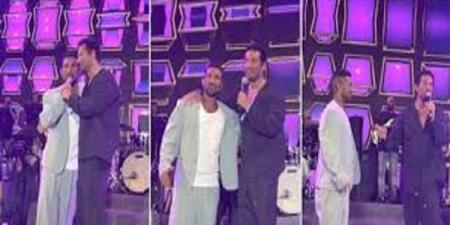 ديو بين أحمد سعد وشقيقه عمرو في مهرجان مراسي - هرم مصر