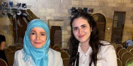 لم أعتزل الفن.. مشيرة إسماعيل: الحجاب ليس عائقًا أمام تقديم أعمال ناجحة | خاص - هرم مصر