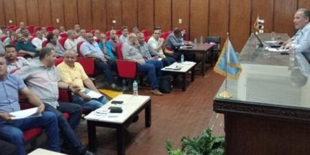 مدير التعليم بأسيوط يستعرض تقارير متابعة جاهزية المدارس للعام الدراسى الجديد «2025 - 2026» - هرم مصر
