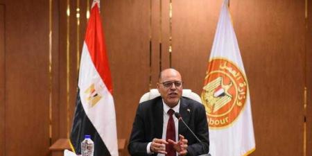 وزير العمل يفتتح ندوة توعوية بقانون العمل الجديد - هرم مصر