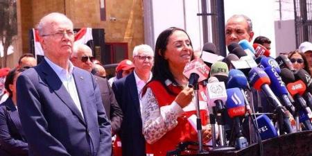 وزيرا التضامن والخارجية يصطحبان رئيس الوزراء الفلسطيني في زيارة للمركز اللوجستي للهلال الأحمر المصري بالعريش - هرم مصر