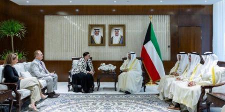 وزير الخارجية الكويتي يتسلم نسخة من أوراق اعتماد سفيرة كندا لدى البلاد - هرم مصر