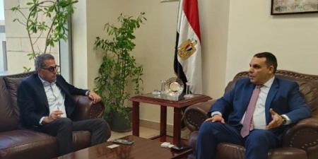 تعاون بين التمثيل التجاري والمجلس التصديري لتعزيز صادرات الملابس والمنسوجات - هرم مصر